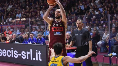 Basket Serie A, Venezia doma Cremona e resta a punteggio pieno