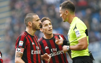 Milan-Genoa, Bonucci espulso con il Var. Salterà la Juventus