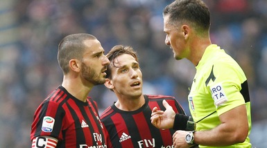 Milan-Genoa, Bonucci espulso con il Var. Salterà la Juventus