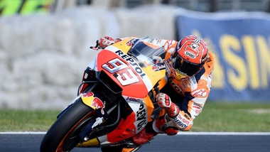 MotoGp, Marquez: «Ho imparato molto da Dovizioso»