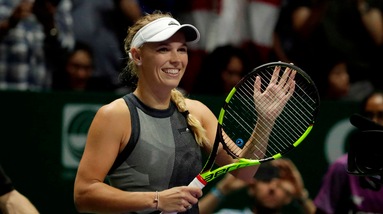 Wta Finals, Wozniacki batte Halep e vola in semifinale
