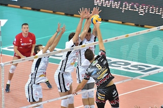 Verona al top a muro e battuta. Perugia che attacco!