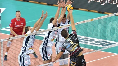 Verona al top a muro e battuta. Perugia che attacco!