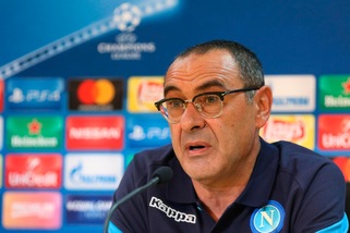 Napoli, Sarri: «Se smetto di lavorare adesso non mi ricorderà nessuno»