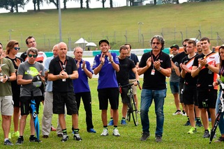 MotoGp, il guanto di Simoncelli torna a casa