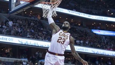 Mostruoso LeBron: 57 punti e Wizards al tappeto