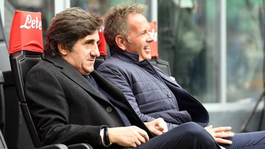 Torino, sorrisi in panchina tra Cairo e Mihajlovic