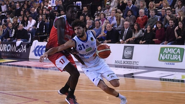 Basket Serie A, Brescia schianta Reggio e la mette nei guai