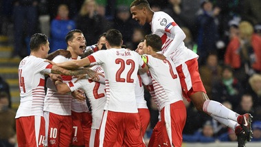 La Svizzera di Lichtsteiner fa festa a Belfast