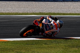 MotoGp, Valencia: pole a Marquez, Dovizioso solo nono