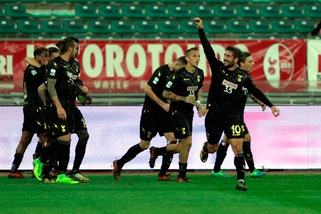 Serie B, Bari-Pescara 1-0: i galletti festeggiano con Brienza