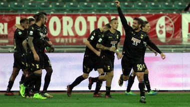 Serie B, Bari-Pescara 1-0: i galletti festeggiano con Brienza