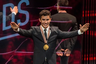 Marquez premiato al galà dei campioni