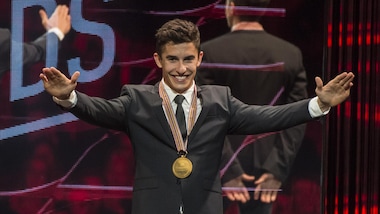 Marquez premiato al galà dei campioni