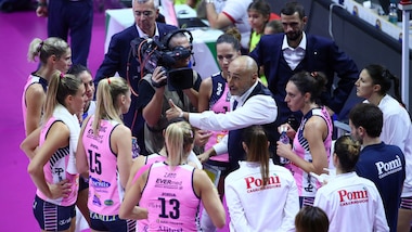 Volley: A1 Femminile, Lucchi sulla panchina della Pomì al posto di Abbondanza