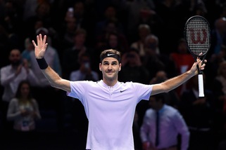 Atp Finals, Federer batte Zverev e vola in semifinale