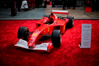 F1, prezzo record per la Ferrari di Schumi: 6,4 milioni!
