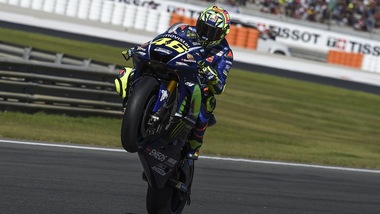 MotoGp, Valentino Rossi insuperabile per solidarietà