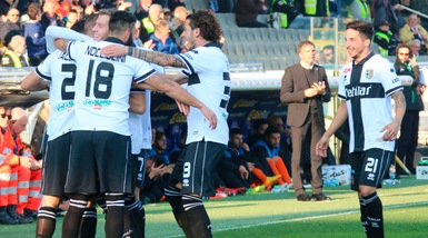 Serie B, Parma in vetta. Novara ko in casa del Bari, Pro Vercelli travolta da Zeman