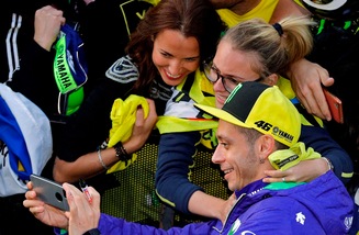 MotoGp, Rossi: «Penso a Le Mans. Magari in team con Alonso»