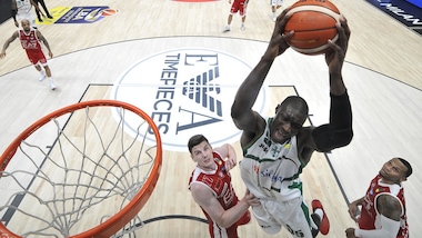 Avellino supera Milano. Crisi Virtus. Ok Trento e Sassari