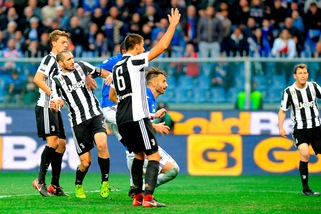 Juventus, Khedira protesta invece di evitare il gol: brutto segnale