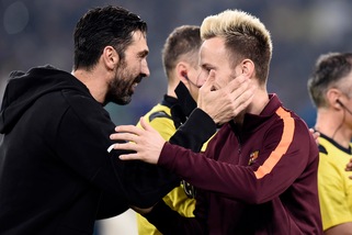 Rakitic ringrazia Buffon: «La tua maglia avrà posto privilegiato»