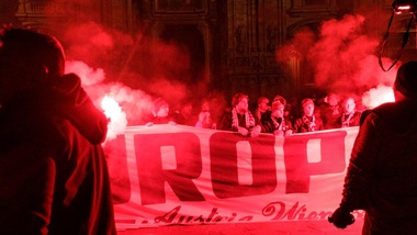 Europa League, i tifosi dell'Austria Vienna invadono Piazza Duomo