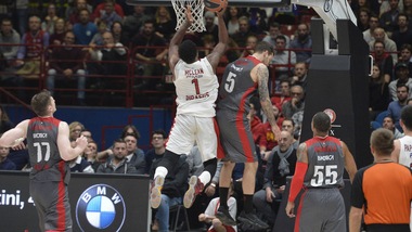 Eurolega, l'Olympiacos sbanca il Forum all'ultimo respiro