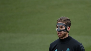 Real Madrid, testa al Malaga: Sergio Ramos con la maschera