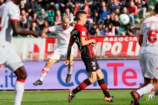 Serie B Bari-Foggia 1-0: derby ai galletti. Decide Galano al 91'