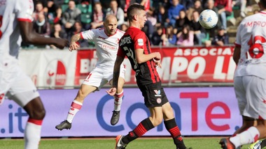 Serie B Bari-Foggia 1-0: derby ai galletti. Decide Galano al 91'