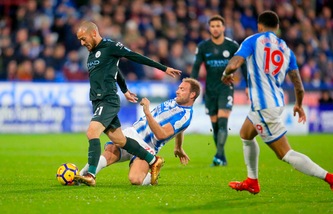 Il Manchester City soffre ma vince e resta in vetta a +8