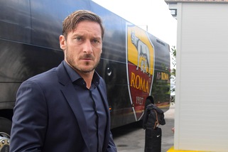 Serie A Roma, Totti difende De Rossi: «Tutti hanno il diritto di sbagliare»