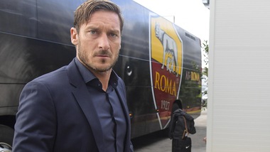 Serie A Roma, Totti difende De Rossi: «Tutti hanno il diritto di sbagliare»