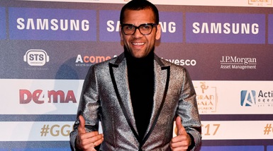 Dani Alves, altra frecciata alla Juventus: «Il calcio italiano prenda esempio dal Napoli»