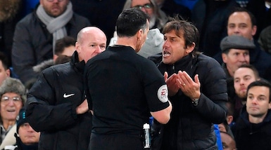 Chelsea, Conte furioso col quarto uomo: l'arbitro lo espelle