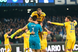 Napoli-Juventus 0-1, le pagelle dei bianconeri: Higuain leader