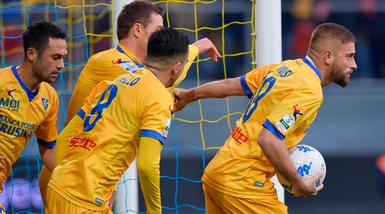 Risultati Serie B: Parma in testa, rallenta il Frosinone, crolla il Foggia