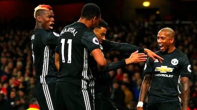 Mourinho abbatte l'Arsenal. Pogba, brutto fallo e rosso diretto