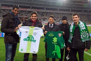 Torino-Atalanta; dai granata omaggio da brividi per la Chapecoense e per Bonetto