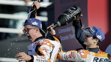 MotoGp, Marquez e Pedrosa a Motegi: festa con i tifosi