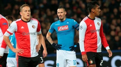 Champions League, Feyenoord-Napoli 2-1: Sarri retrocesso in Europa League