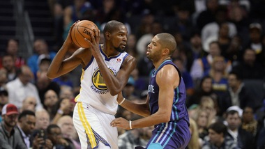 Durant salva Golden State, LeBron lancia Cleveland