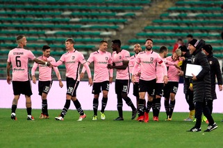 Serie B, Bari-Palermo 0-3: a segno Rispoli, Trajkovski e Coronado