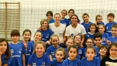 Volley: A1 Femminile, Nizetich e Aelbrecht tra le bimbe del minivolley