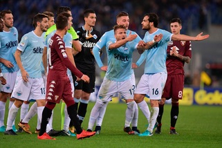 Lazio, protesta clamorosa: «I tifosi ci chiedono di ritirare la squadra dal campionato»