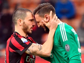 Milan, Donnarumma in lacrime dopo la contestazione: Bonucci lo rincuora