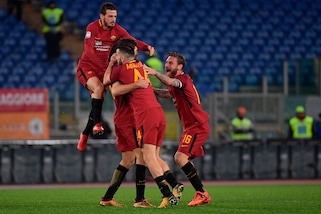Roma-Cagliari 1-0, Fazio fa esplodere l'Olimpico al 94' e aggancia la Juventus