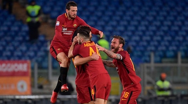 Roma-Cagliari 1-0, Fazio fa esplodere l'Olimpico al 94' e aggancia la Juventus